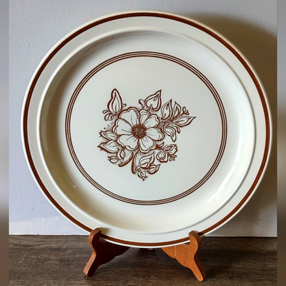 Vintage plate with flowers